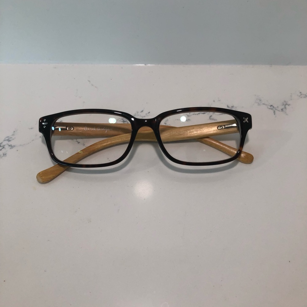 Derick Cardigan frames